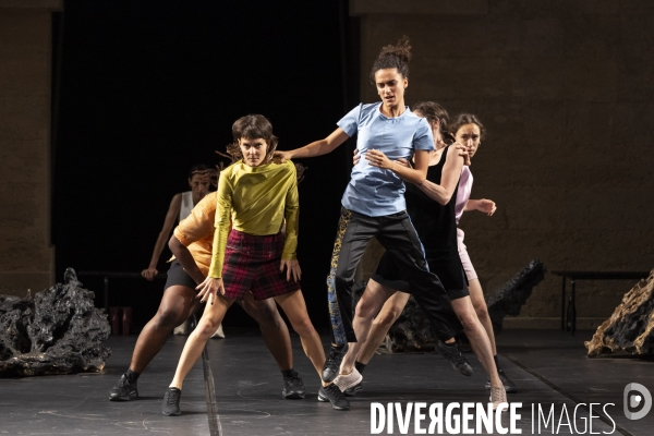 BLACK LIGHTS de Mathilde Monnier