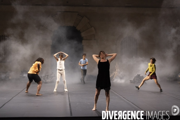 BLACK LIGHTS de Mathilde Monnier