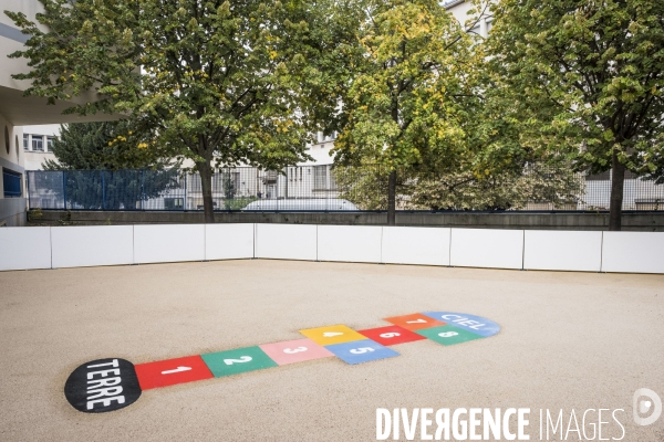 Cour d ecole  Oasis  dans le 12e arrondissement de Paris.