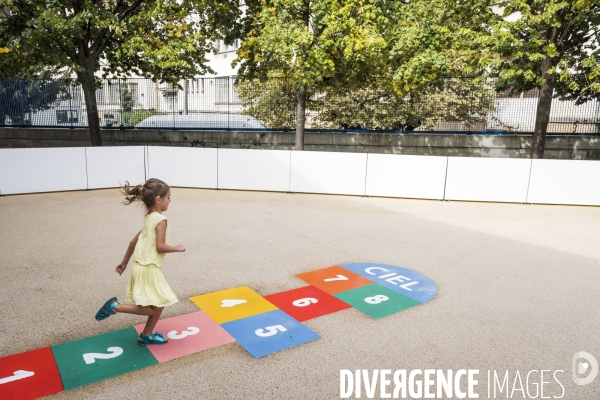 Cour d ecole  Oasis  dans le 12e arrondissement de Paris.