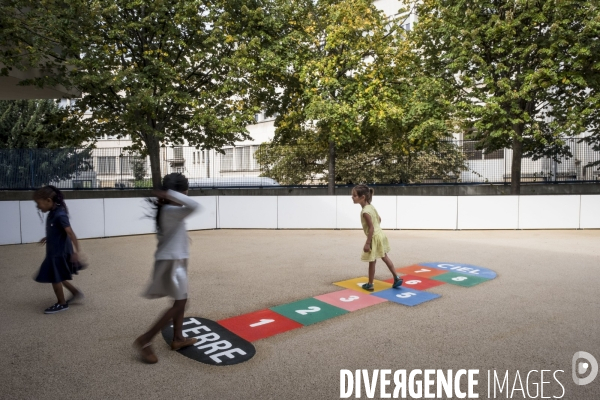 Cour d ecole  Oasis  dans le 12e arrondissement de Paris.