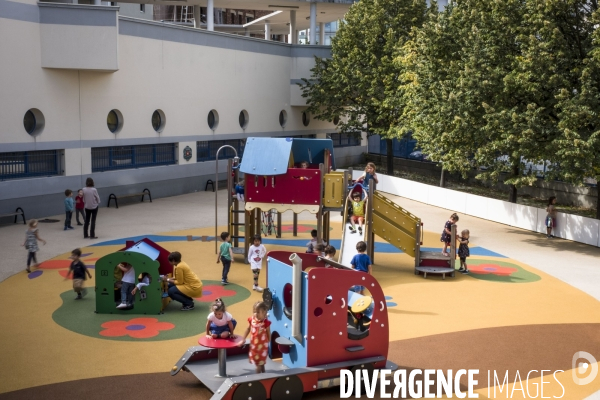Cour d ecole  Oasis  dans le 12e arrondissement de Paris.