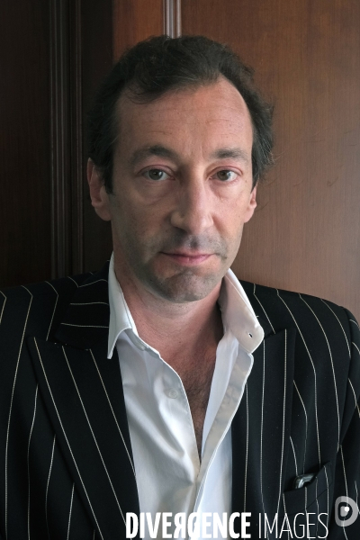 Portrait de l  écrivain Antoine Laurain