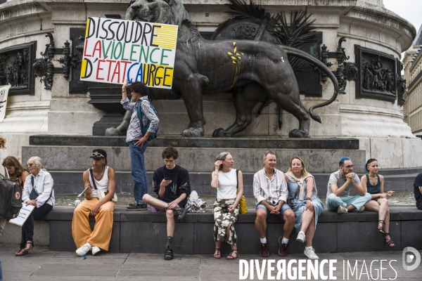 Rassemblement a l appel des soulevements de la terre, place de la republique a paris.