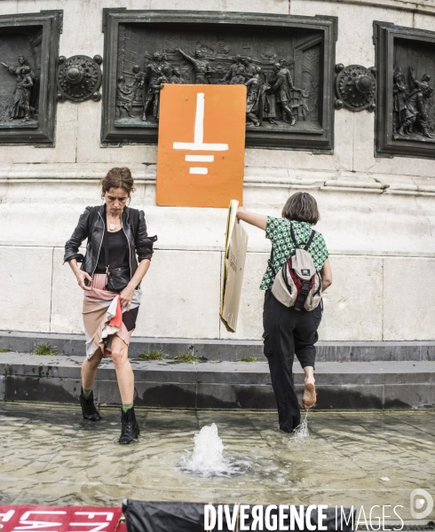 Rassemblement a l appel des soulevements de la terre, place de la republique a paris.