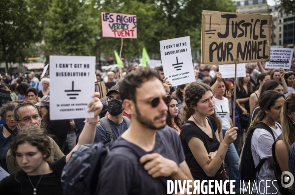 Rassemblement a l appel des soulevements de la terre, place de la republique a paris.