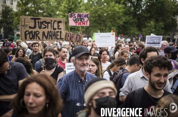 Rassemblement a l appel des soulevements de la terre, place de la republique a paris.
