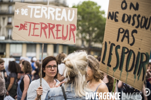 Rassemblement a l appel des soulevements de la terre, place de la republique a paris.