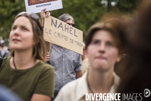 Rassemblement a l appel des soulevements de la terre, place de la republique a paris.