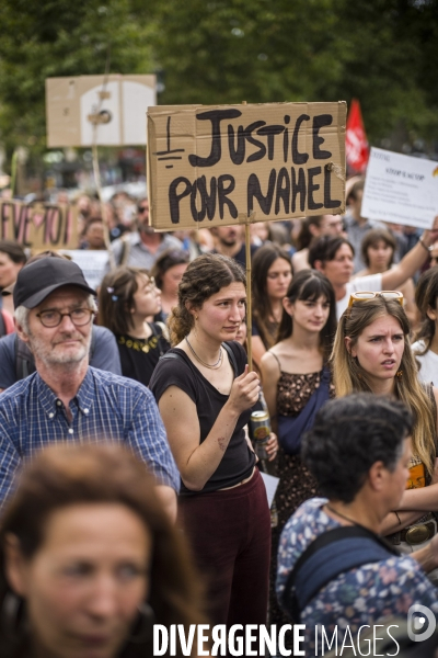 Rassemblement a l appel des soulevements de la terre, place de la republique a paris.
