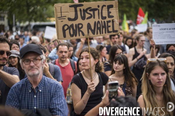 Rassemblement a l appel des soulevements de la terre, place de la republique a paris.