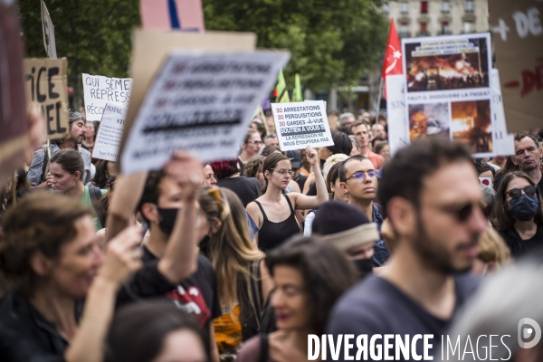 Rassemblement a l appel des soulevements de la terre, place de la republique a paris.