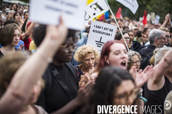 Rassemblement a l appel des soulevements de la terre, place de la republique a paris.