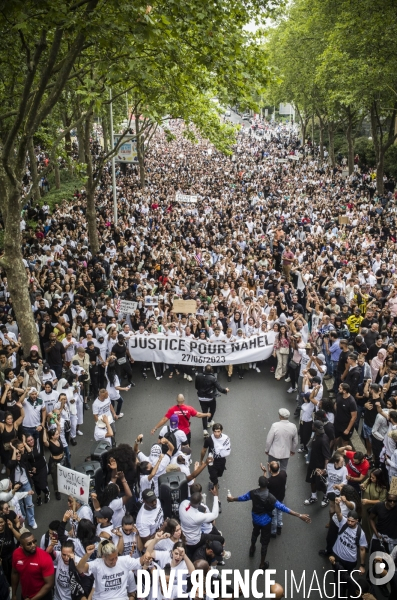 Marche blanche a nanterre en hommage au jeune nahel tue lors d un controle de police.