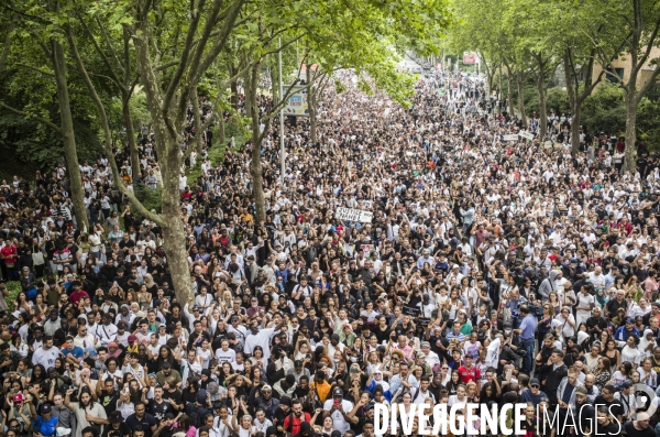 Marche blanche a nanterre en hommage au jeune nahel tue lors d un controle de police.