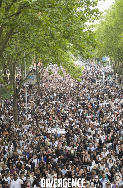 Marche blanche a nanterre en hommage au jeune nahel tue lors d un controle de police.