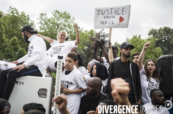 Marche blanche a nanterre en hommage au jeune nahel tue lors d un controle de police.