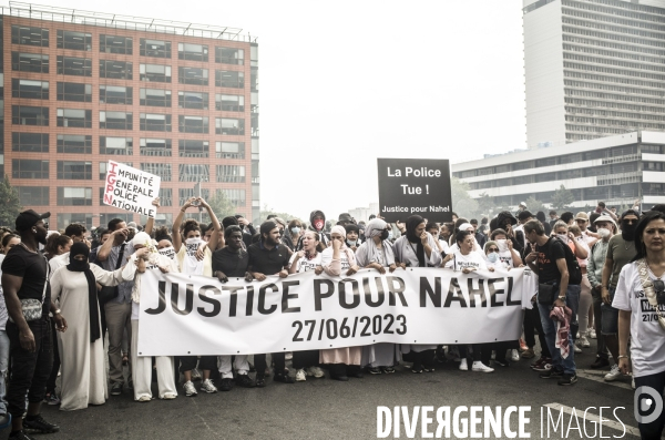 Marche blanche a nanterre en hommage au jeune nahel tue lors d un controle de police.