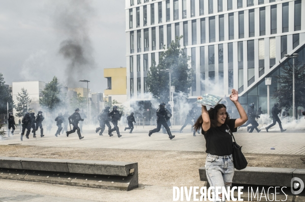 Marche blanche a nanterre en hommage au jeune nahel tue lors d un controle de police.