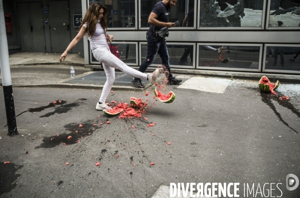 Marche blanche a nanterre en hommage au jeune nahel tue lors d un controle de police.