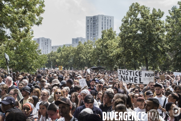 Marche blanche a nanterre en hommage au jeune nahel tue lors d un controle de police.