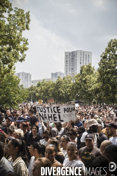 Marche blanche a nanterre en hommage au jeune nahel tue lors d un controle de police.