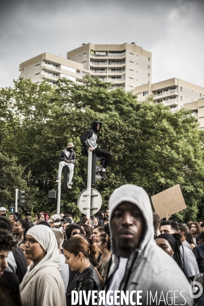 Marche blanche a nanterre en hommage au jeune nahel tue lors d un controle de police.