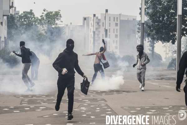 Marche blanche a nanterre en hommage au jeune nahel tue lors d un controle de police.