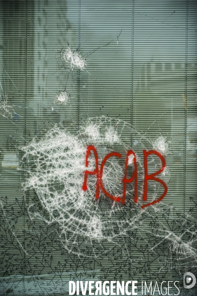 Marche blanche a nanterre en hommage au jeune nahel tue lors d un controle de police.