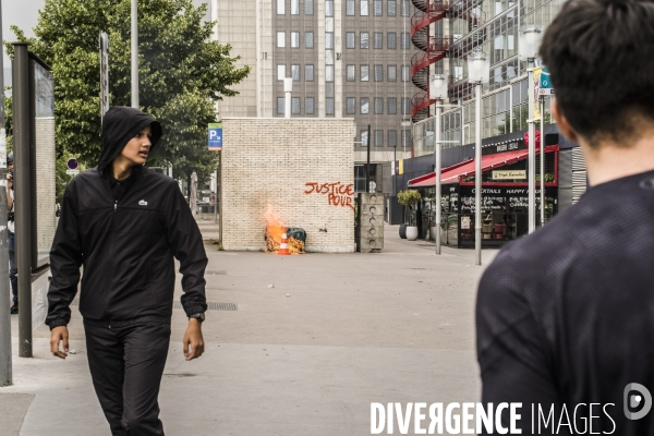 Marche blanche a nanterre en hommage au jeune nahel tue lors d un controle de police.
