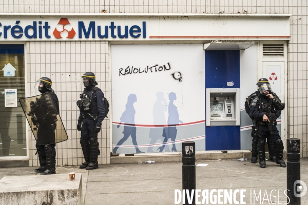 Marche blanche a nanterre en hommage au jeune nahel tue lors d un controle de police.