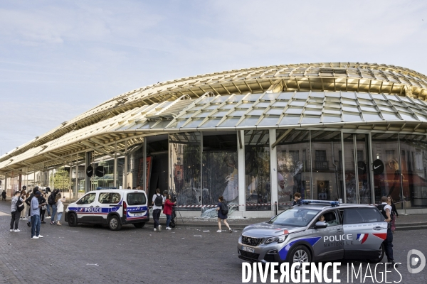 Magasins devalises à Paris