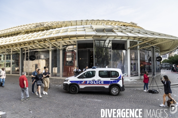 Magasins devalises à Paris
