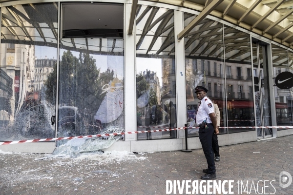 Magasins devalises à Paris