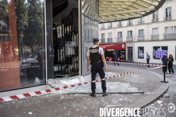 Magasins devalises à Paris
