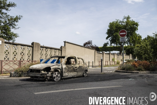 Voiture brulee a Montreuil