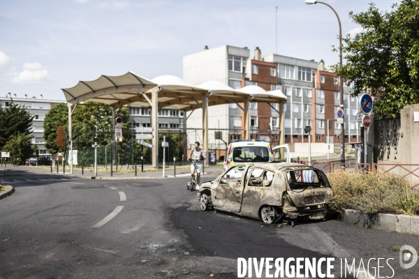 Voiture brulee a Montreuil