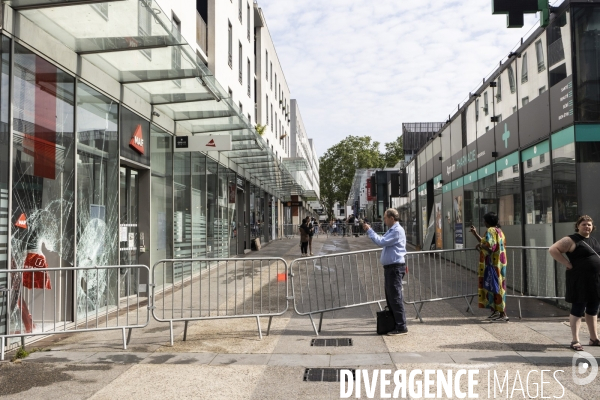 Magasins devalises a Montreuil
