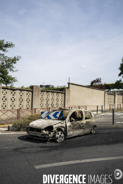 Voiture brulee a Montreuil