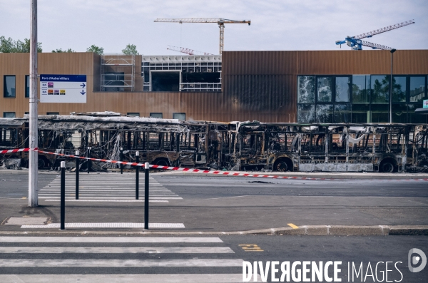 Bus incendiés lors d émeutes à Aubervilliers