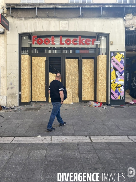 Marseille, centre-ville, commerces dévastés après une 2ème nuit d émeutes.