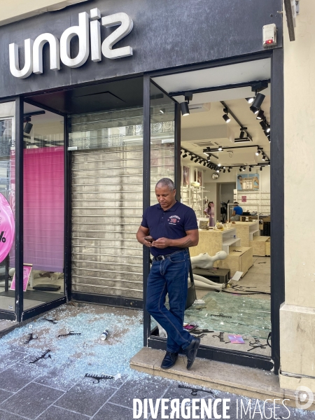 Marseille, centre-ville, commerces dévastés après une 2ème nuit d émeutes.