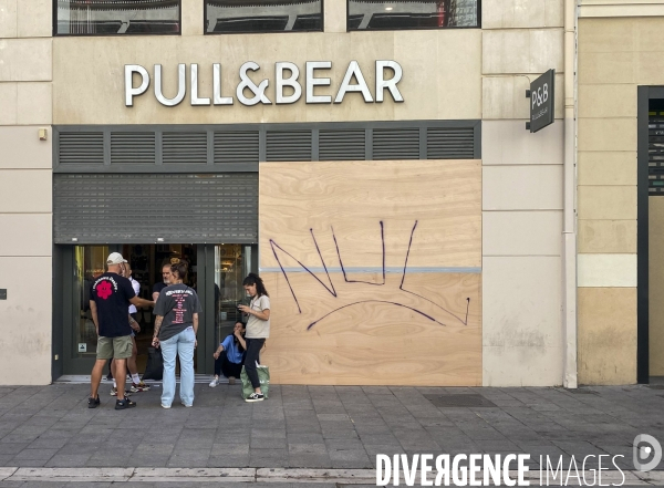 Marseille, centre-ville, commerces dévastés après une 2ème nuit d émeutes.