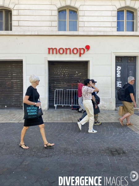 Marseille, centre-ville, commerces dévastés après une 2ème nuit d émeutes.