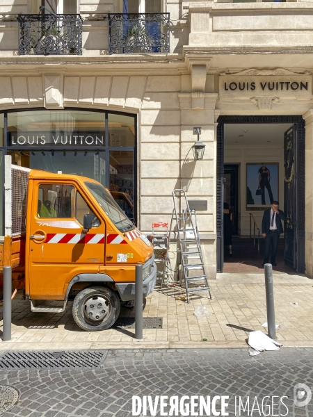 Marseille, centre-ville, commerces dévastés après une 2ème nuit d émeutes.