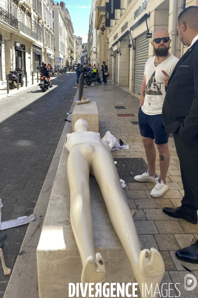 Marseille, centre-ville, commerces dévastés après une 2ème nuit d émeutes.