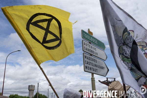 Manif action d Extinction Rebellion contre l extention des gravières en Ariège du 1er juillet 2023 