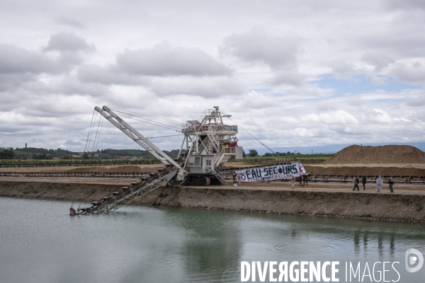 Manif action d Extinction Rebellion contre l extention des gravières en Ariège du 1er juillet 2023 