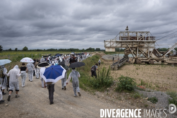 Manif action d Extinction Rebellion contre l extention des gravières en Ariège du 1er juillet 2023 