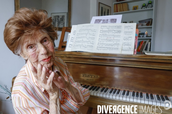Colette maze pianiste sort un nouveau disque a 109 ans